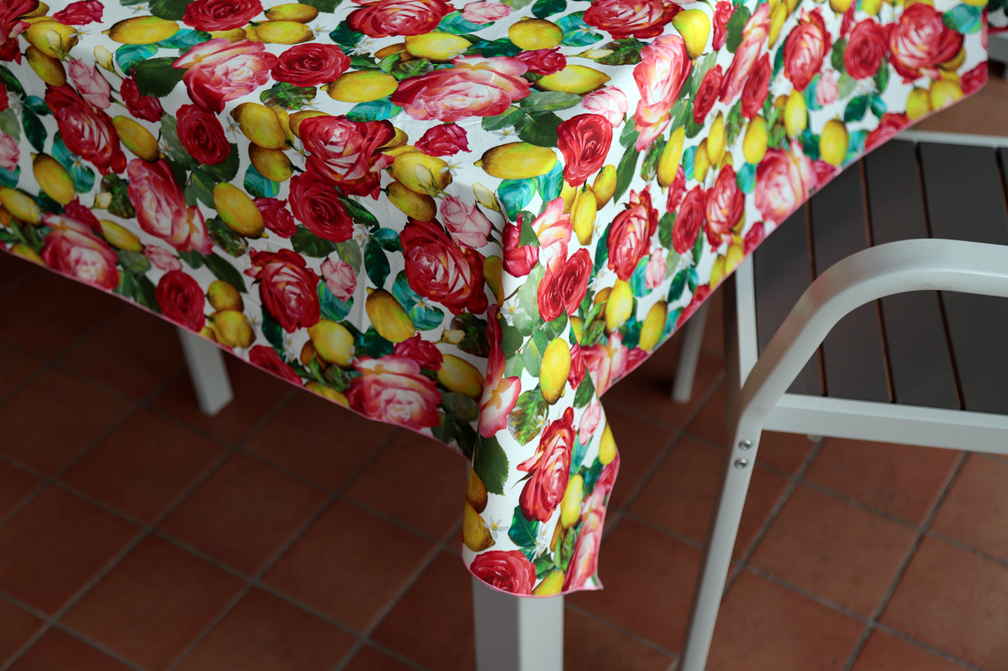 TOVAGLIA ROSE E LIMONI tela puro cotone