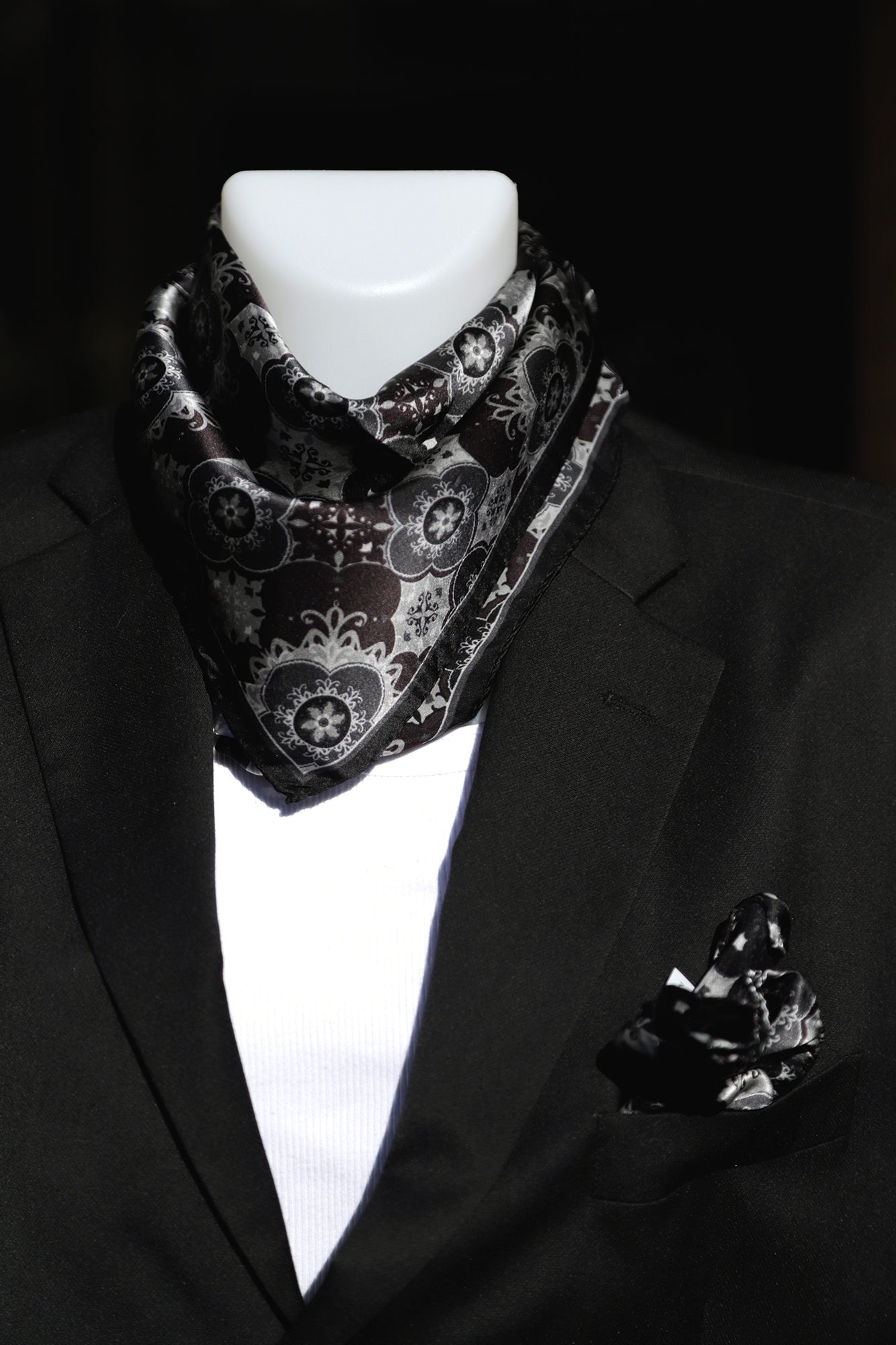 NECKERCHIEF PURA SETA fantasia GEOMETRICA
