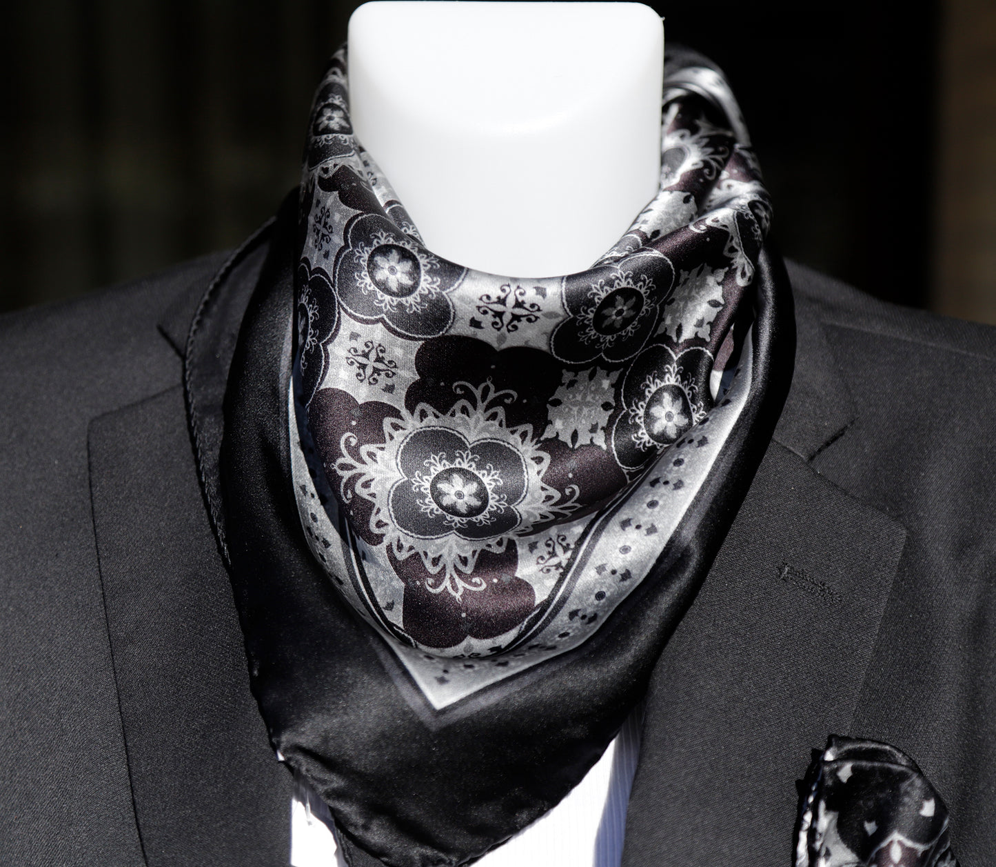 FOULARD PURA SETA fantasia GEOMETRICA