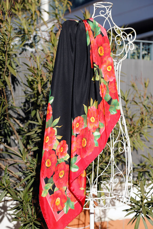 FOULARD PURA SETA CAMELIE fondo nero