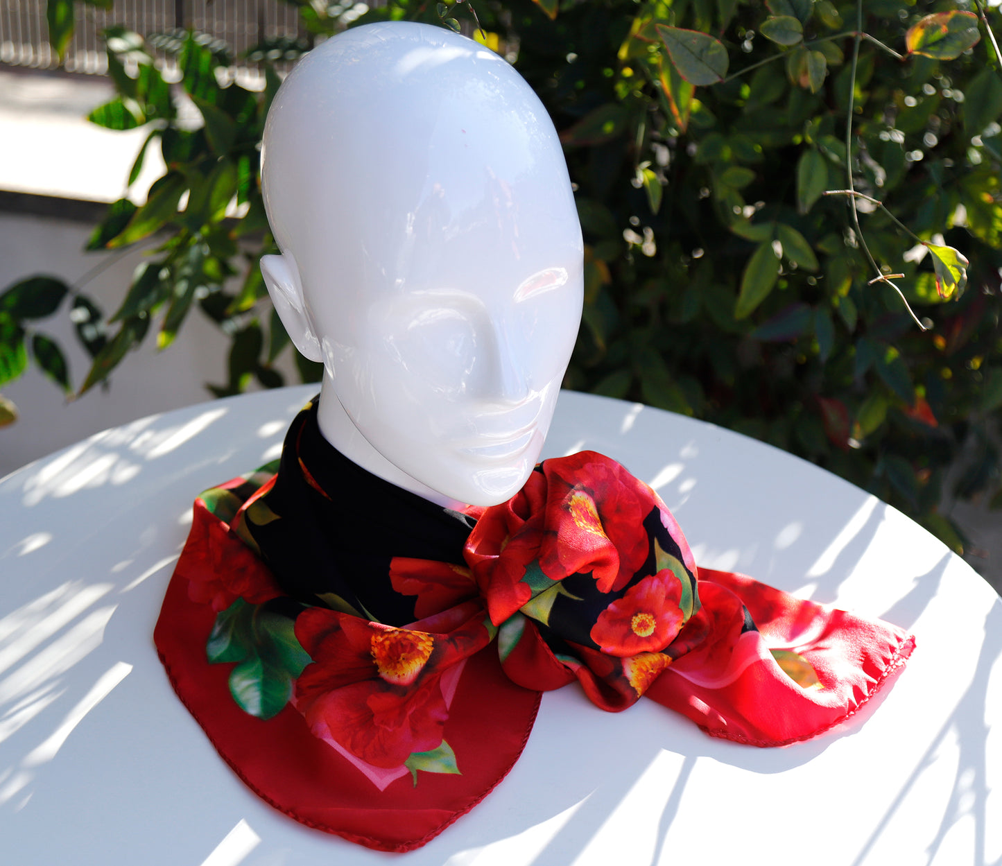 FOULARD PURA SETA CAMELIE fondo nero