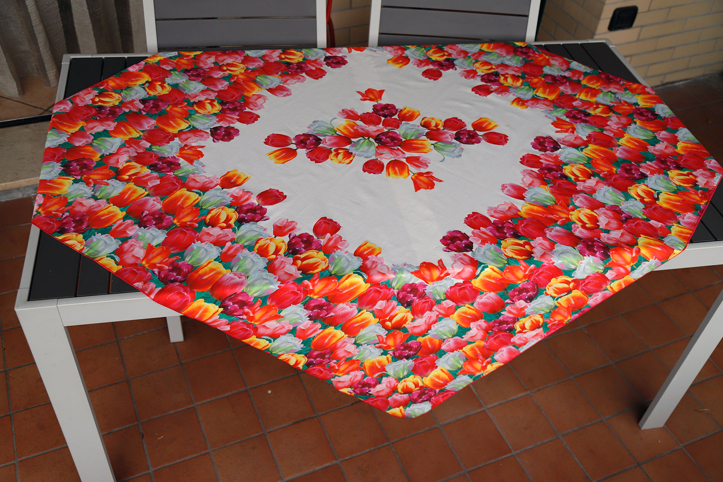 TOVAGLIA PANNELLO TULIPANI